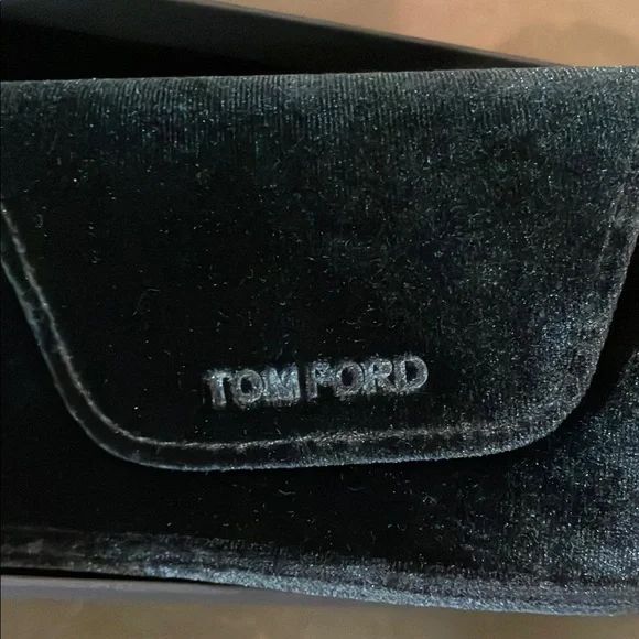 Tom Ford sunglasses box and a case - Picture 7 of 7
